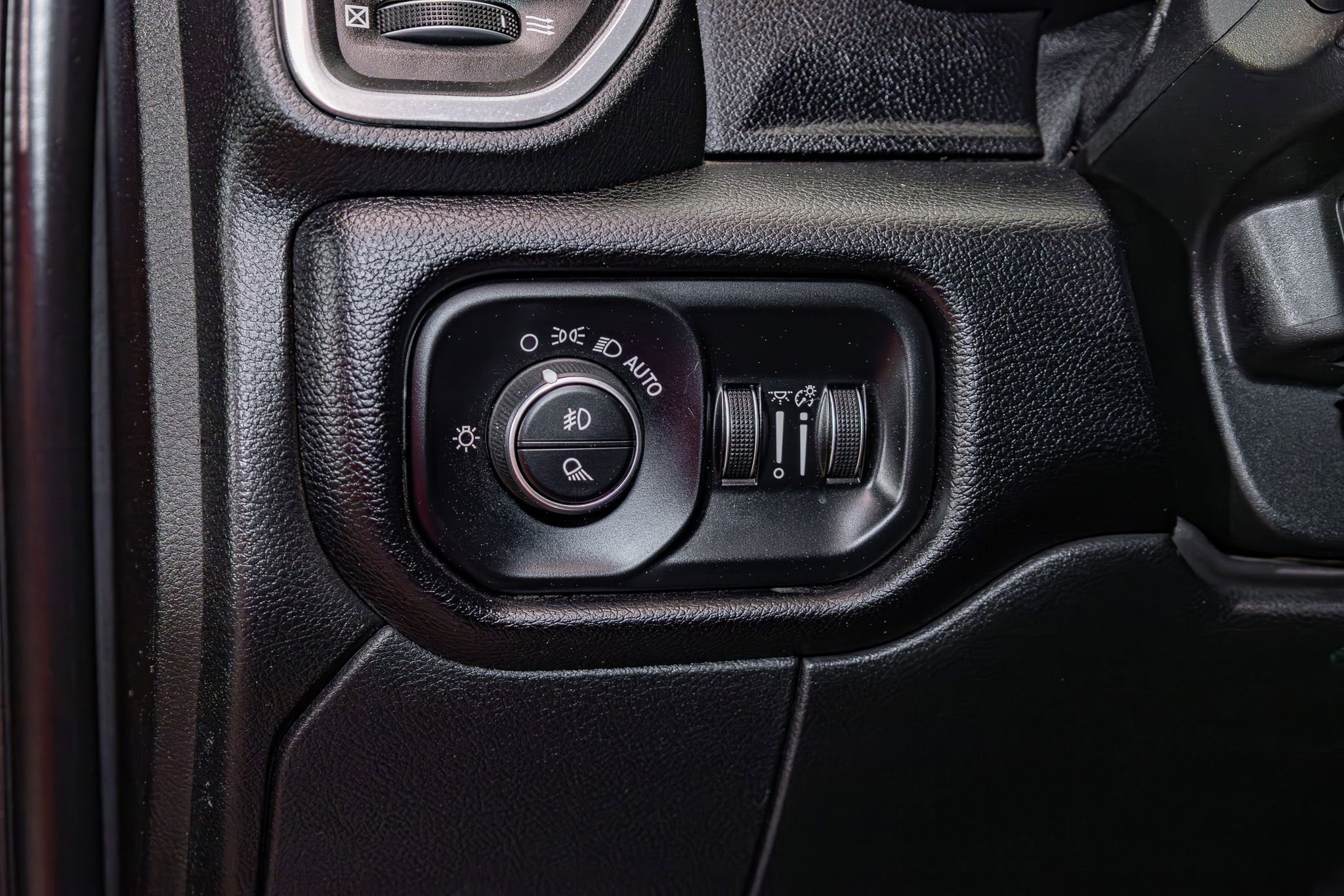 Used 2021 RAM 2500 Laramie w/ Night Edition AWD/4WD image 17