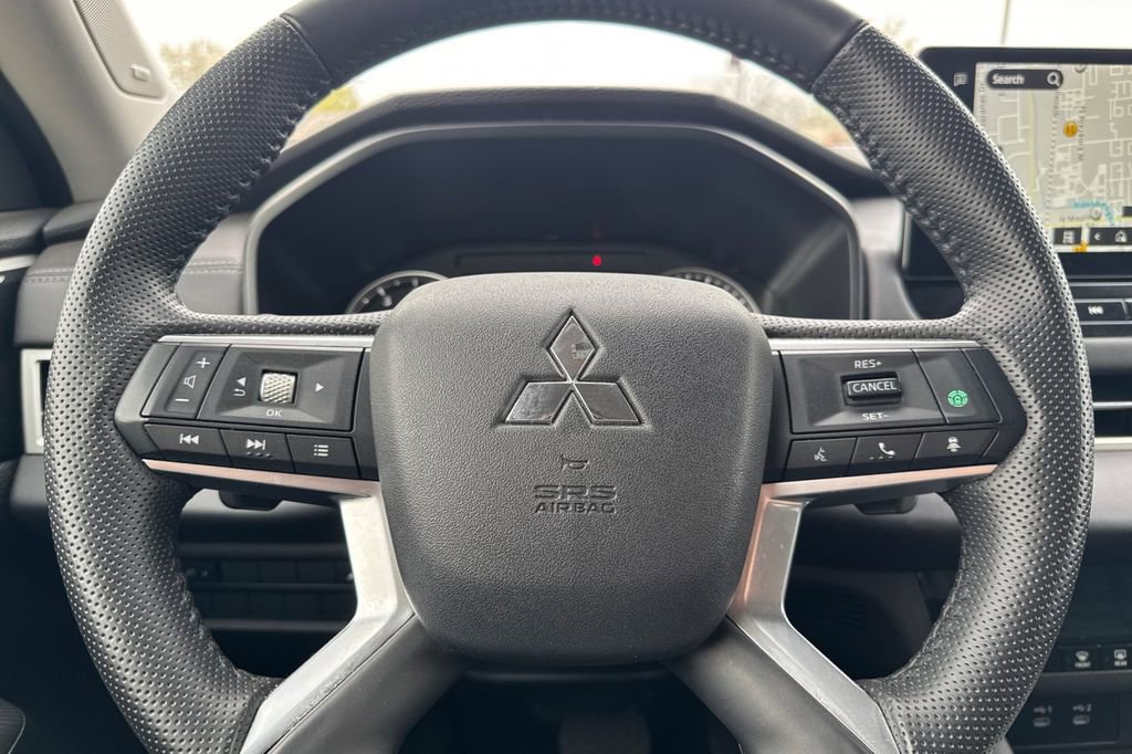 Used 2025 Mitsubishi Outlander SE AWD/4WD image 25