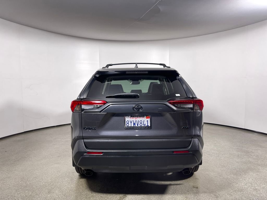 Used 2021 Toyota RAV4 XLE Premium image 4