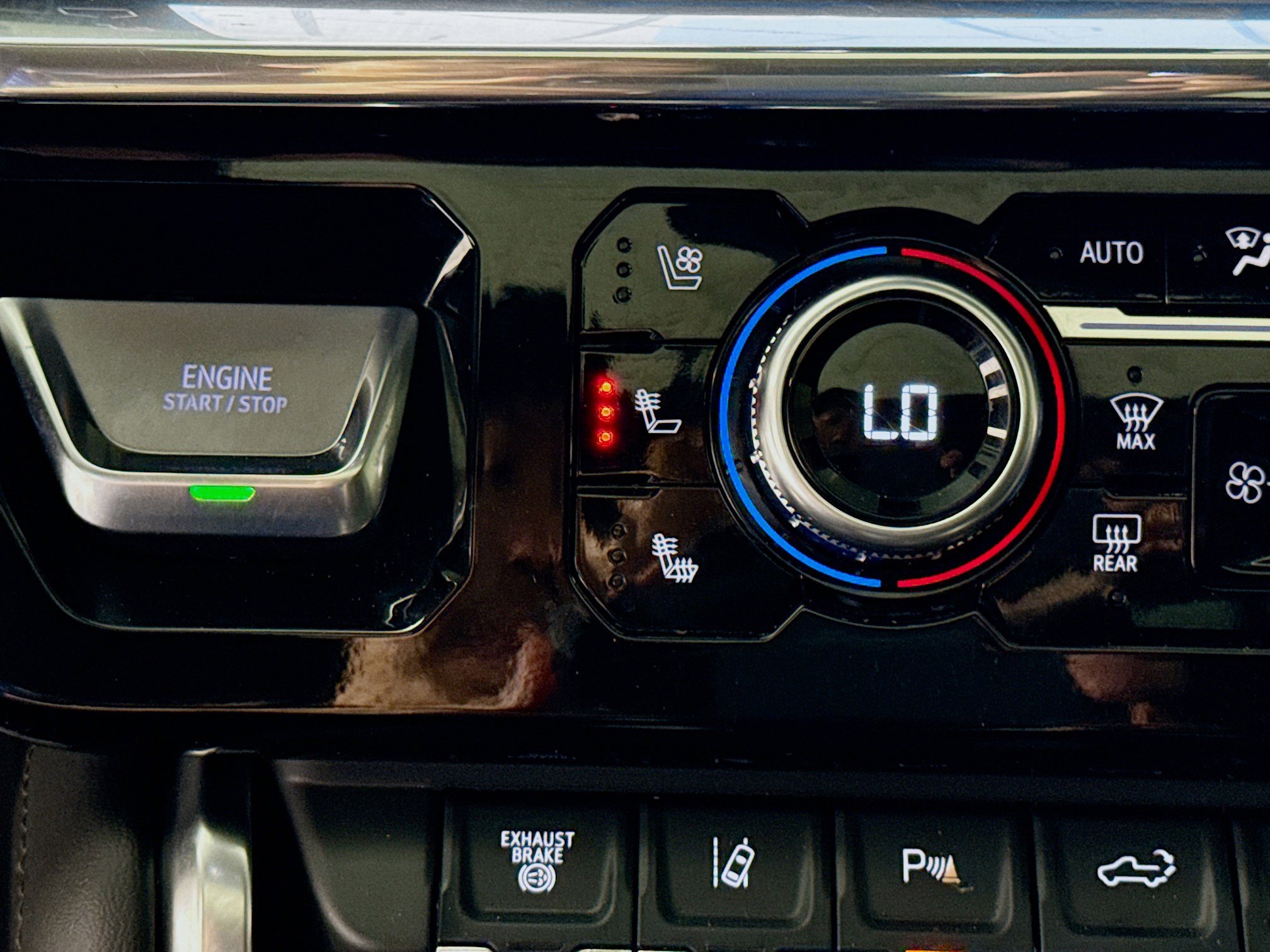 Used 2024 GMC Sierra 3500 Denali w/ Denali Reserve Package image 21