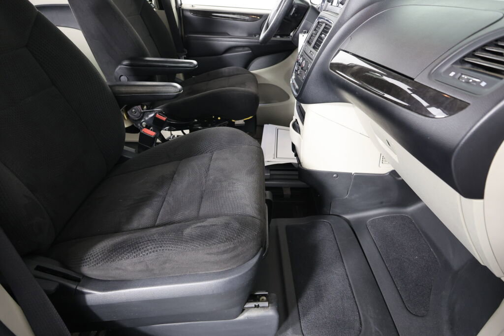 Used 2012 Dodge Grand Caravan SXT image 25