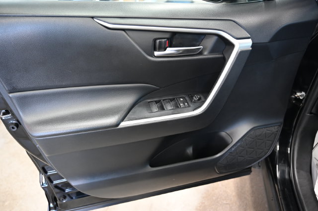 Used 2024 Toyota RAV4 XLE AWD/4WD image 27