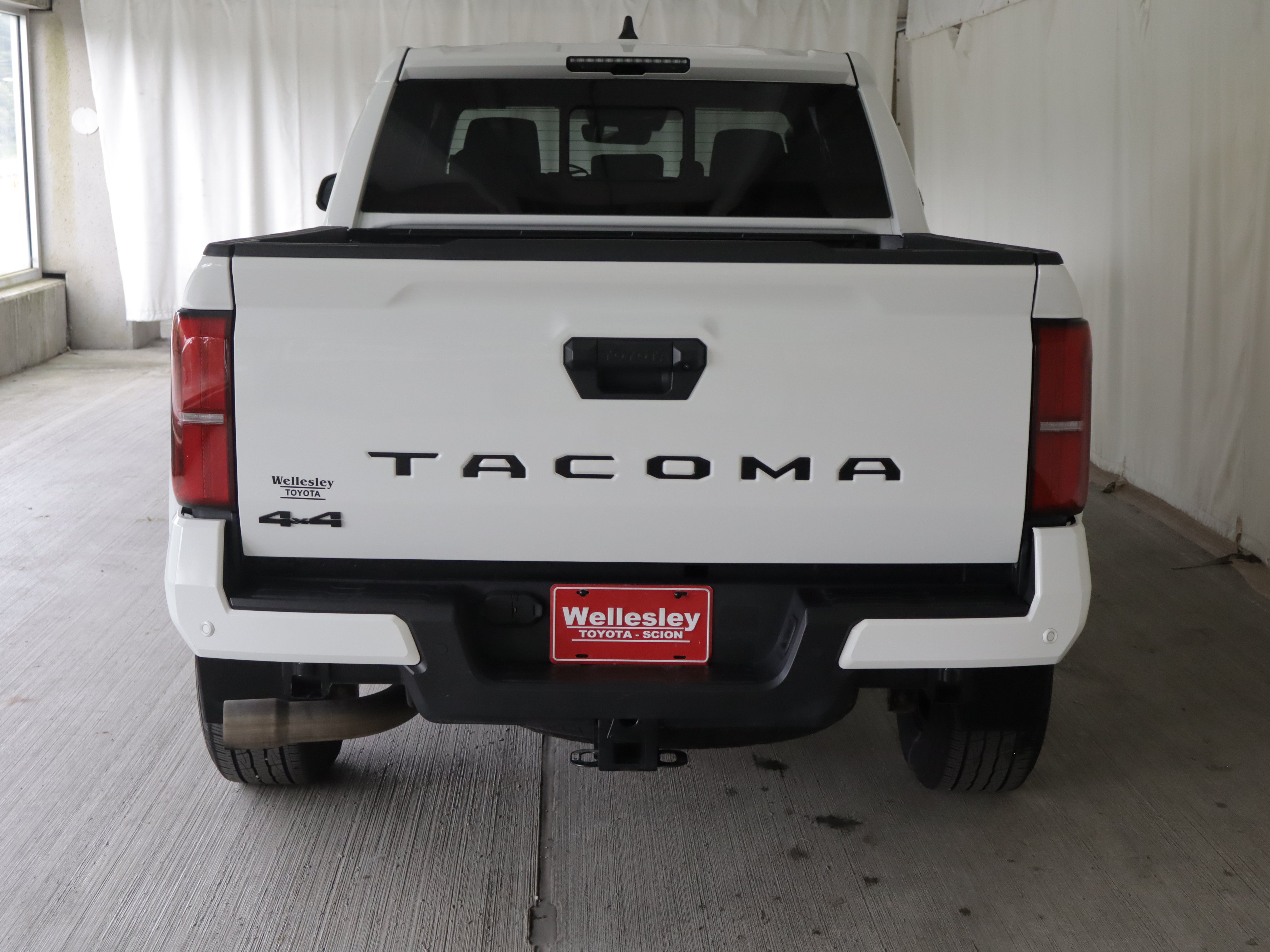 Used 2024 Toyota Tacoma TRD Sport w/ TRD Sport Upgrade Package AWD/4WD image 27