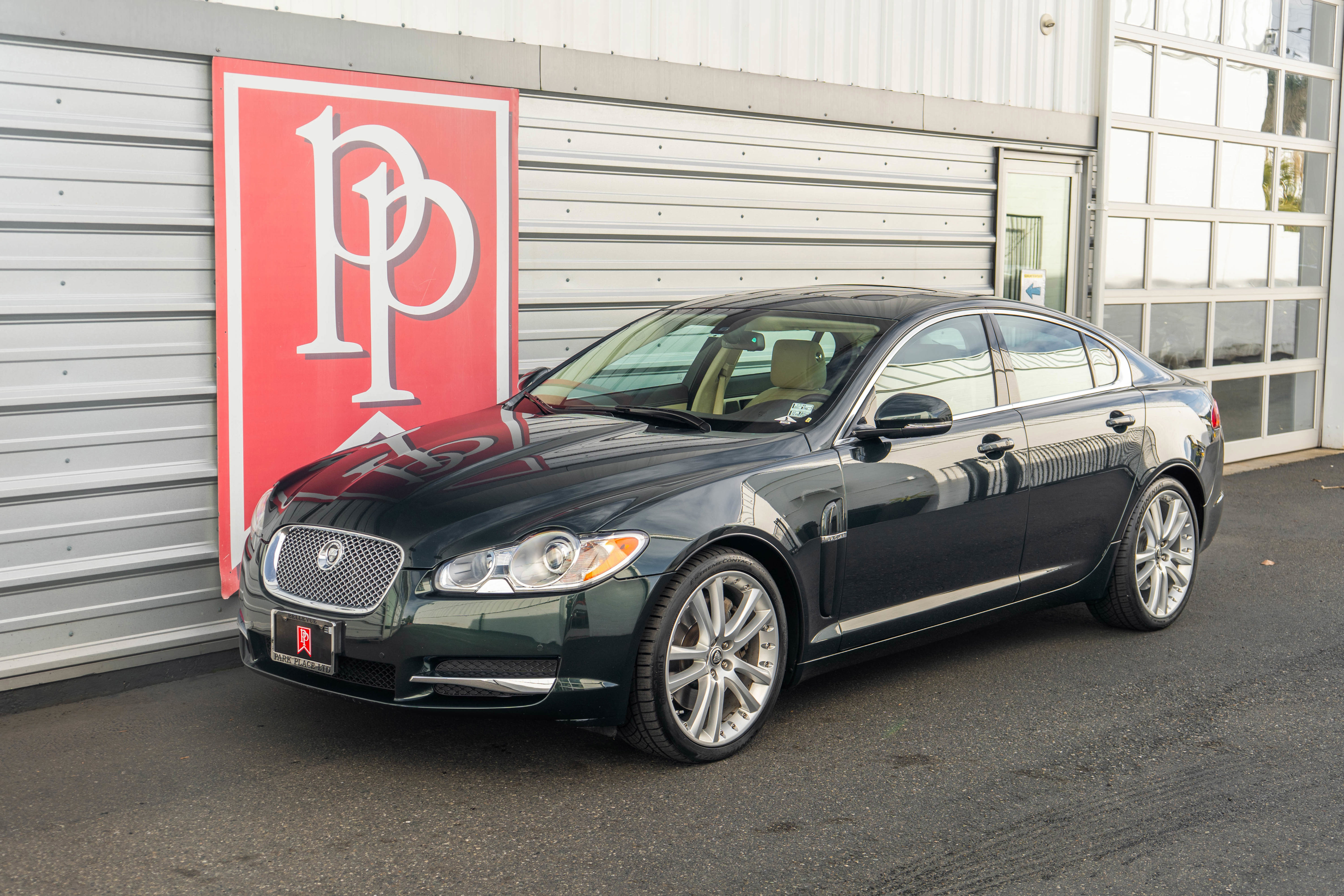 Used 2011 Jaguar XF Portfolio RWD image 38