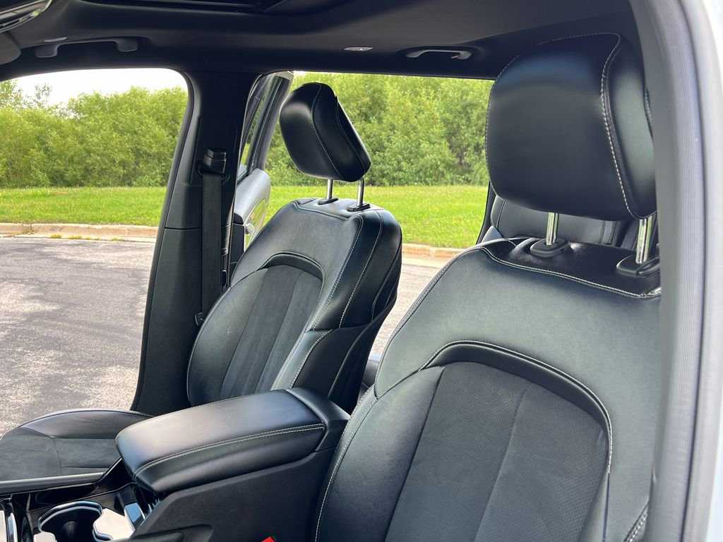 Used 2023 Jeep Grand Cherokee L Laredo image 19