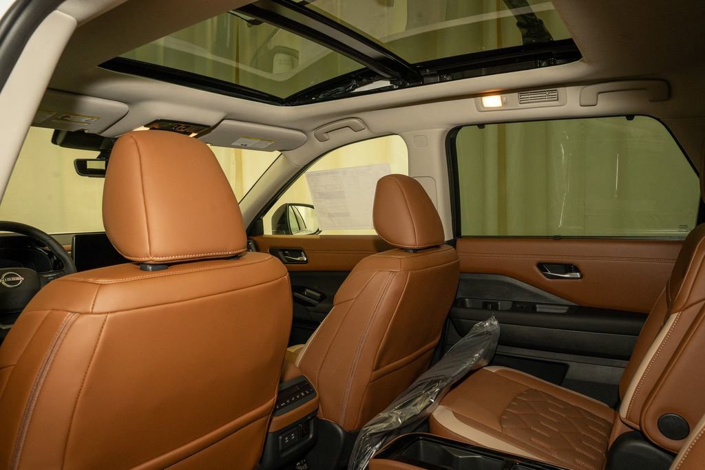 New 2026 Nissan Pathfinder Platinum image 12