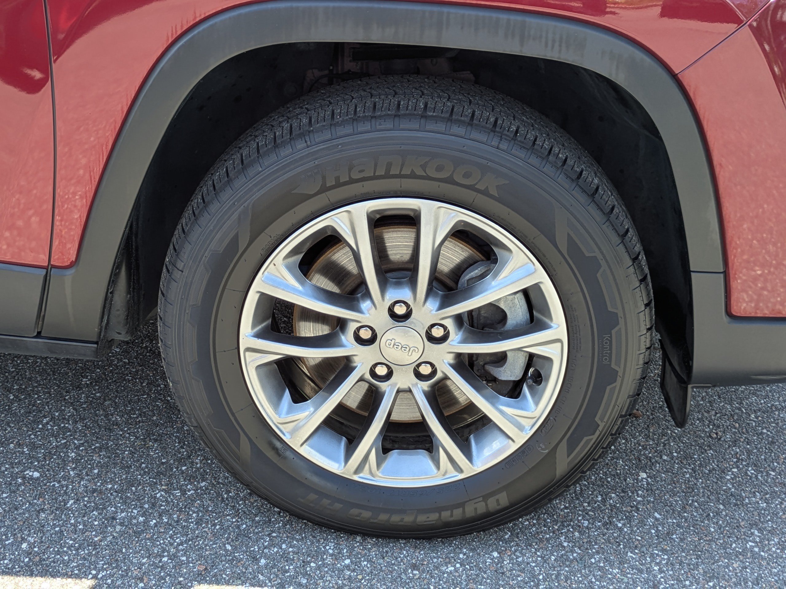 Used 2020 Jeep Cherokee Latitude Plus w/ Cold Weather Group AWD/4WD image 11