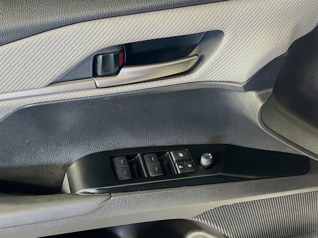 Used 2025 Toyota Camry SE FWD image 12