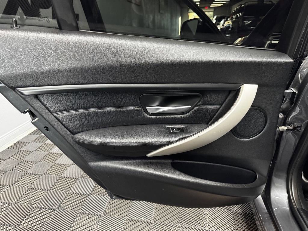 Used 2018 BMW 320i xDrive Sedan AWD/4WD image 46