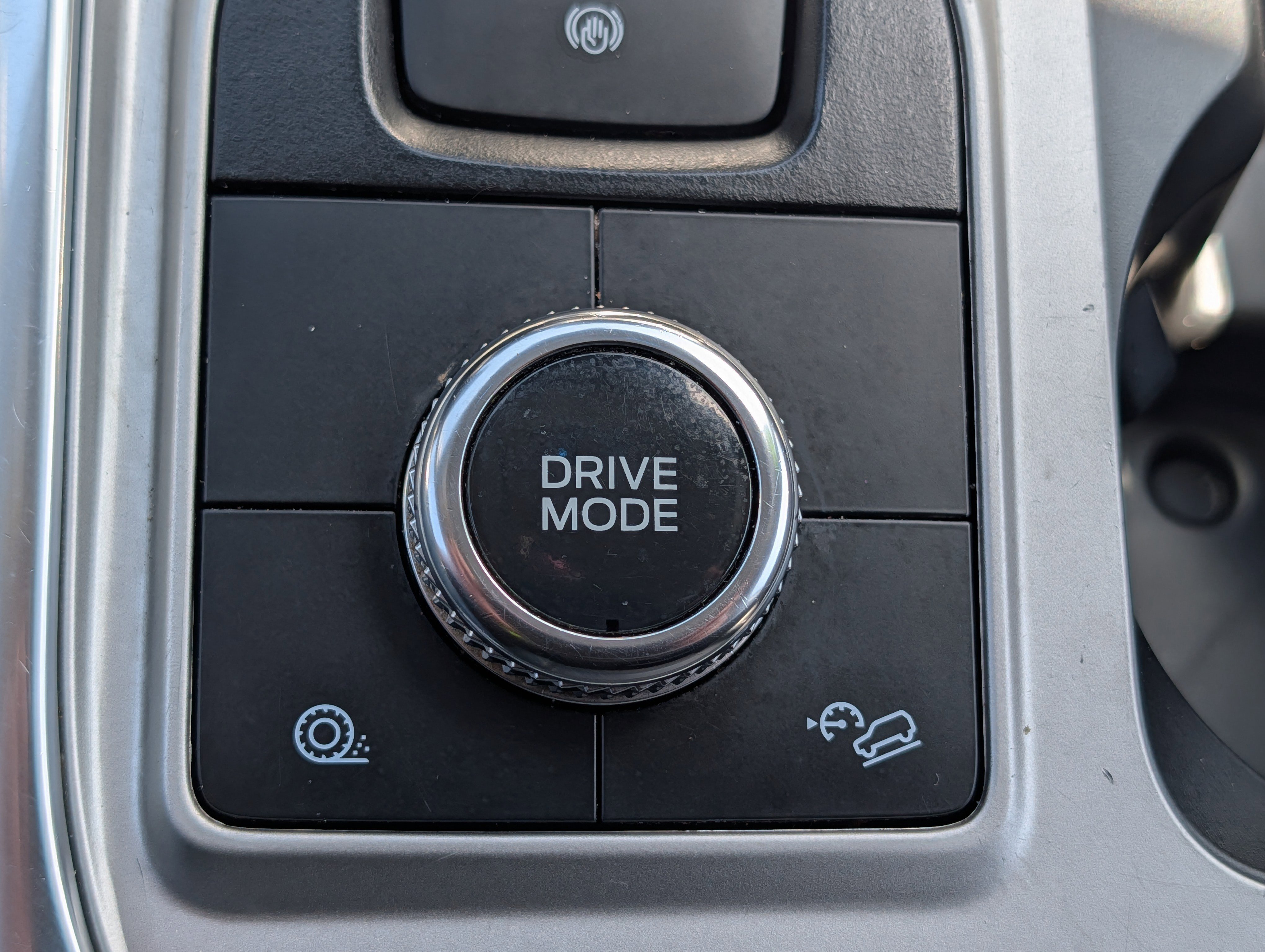 Certified 2022 Ford Explorer XLT w/ Equipment Group 202A AWD/4WD image 34