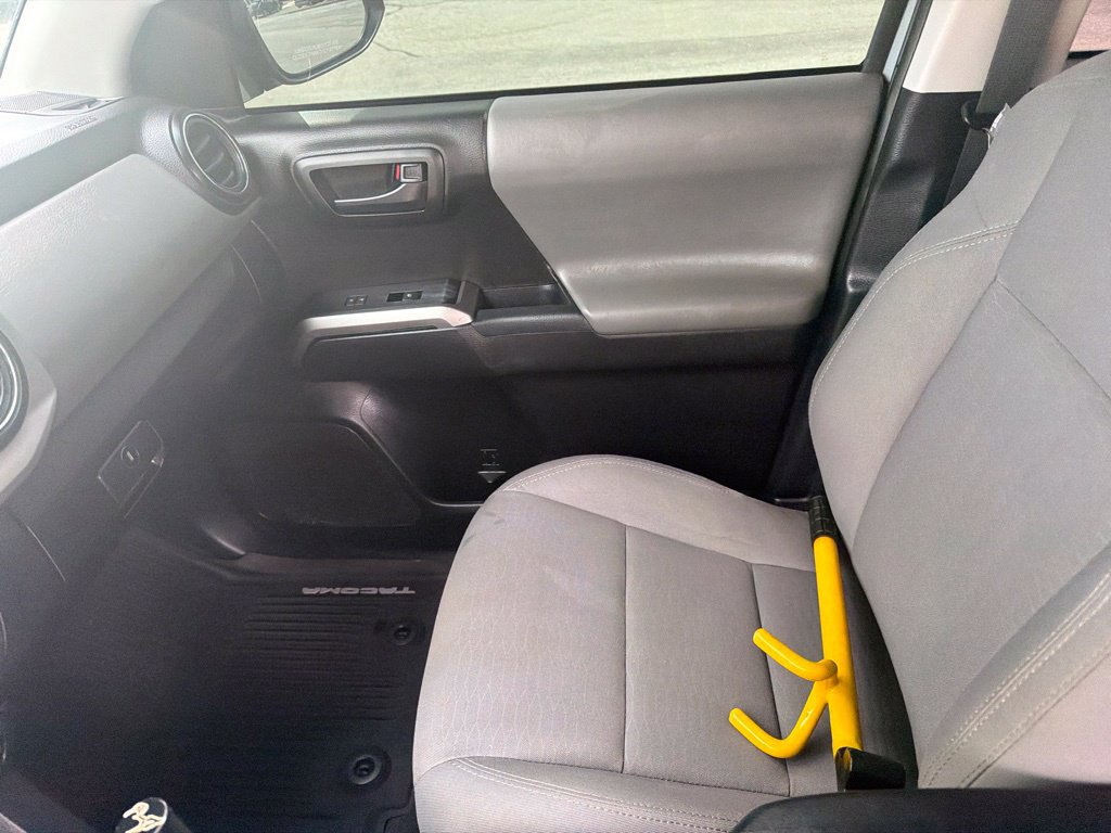 Used 2019 Toyota Tacoma SR5 AWD/4WD image 16