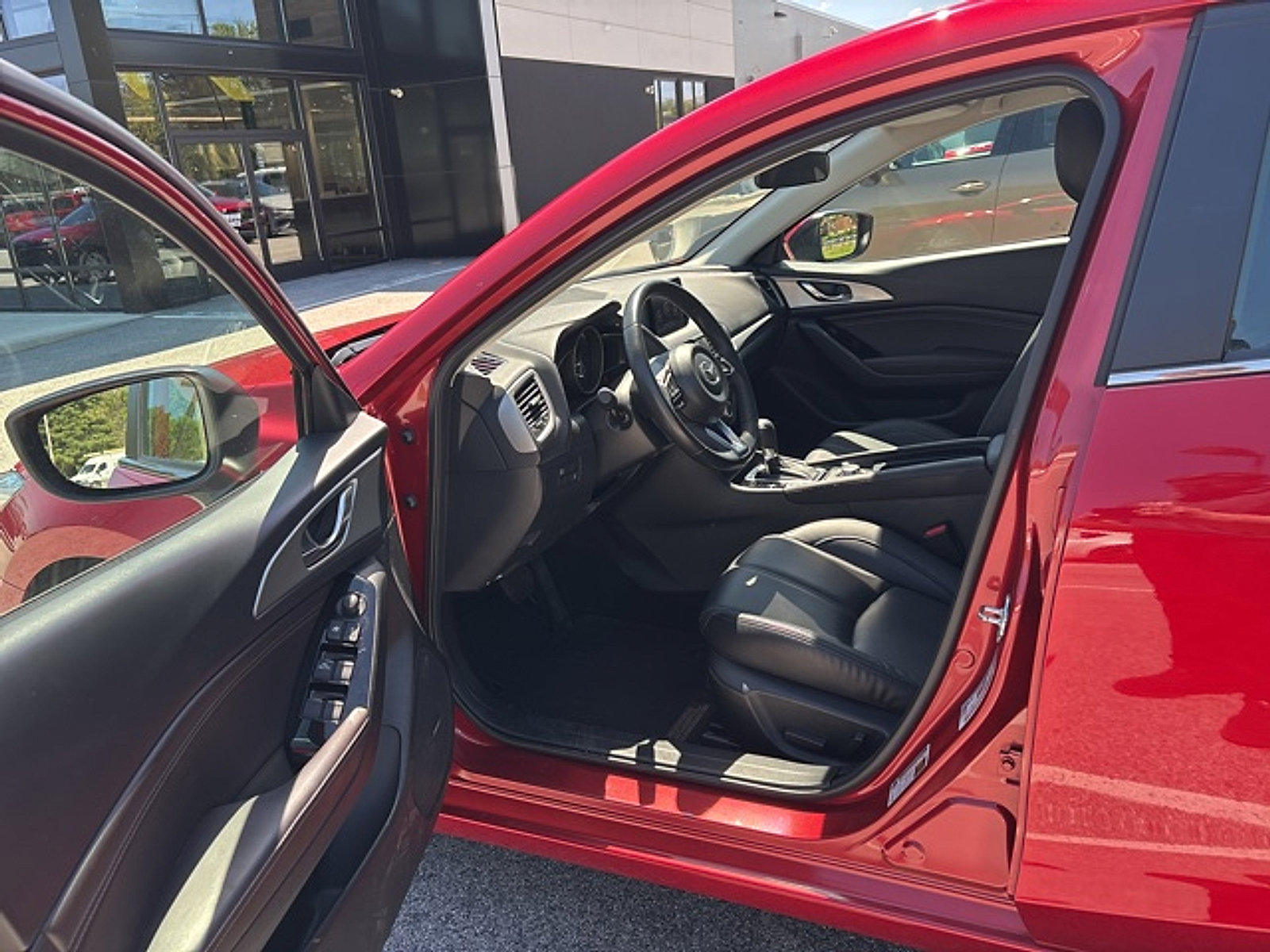 Used 2018 MAZDA MAZDA3 Touring FWD image 14