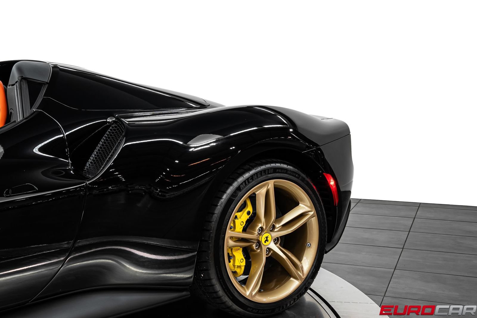 Used 2025 Ferrari 296 GTS RWD image 18