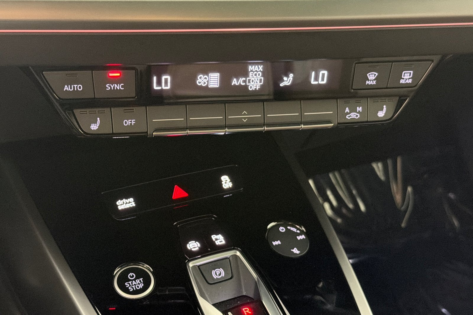 Used 2024 Audi Q4 e-tron Premium Plus AWD/4WD image 20