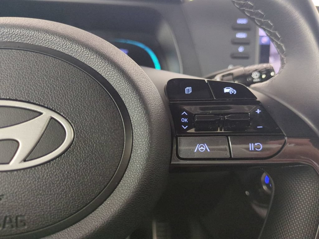 Used 2025 Hyundai Elantra Sport FWD image 30