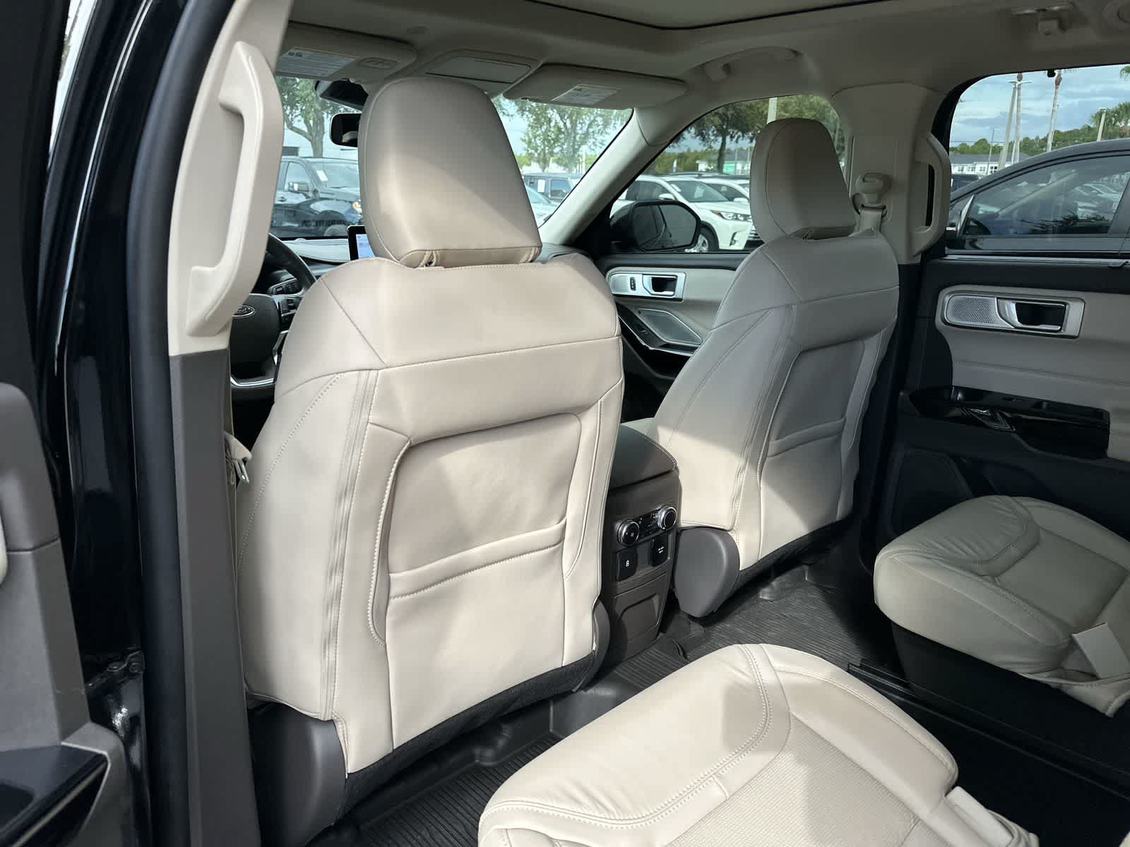 Used 2023 Ford Explorer Platinum w/ Technology Package AWD/4WD image 17