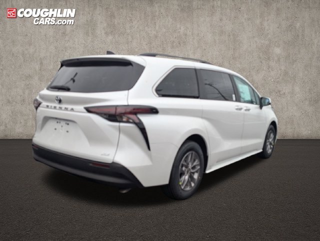 New 2026 Toyota Sienna XLE FWD image 7