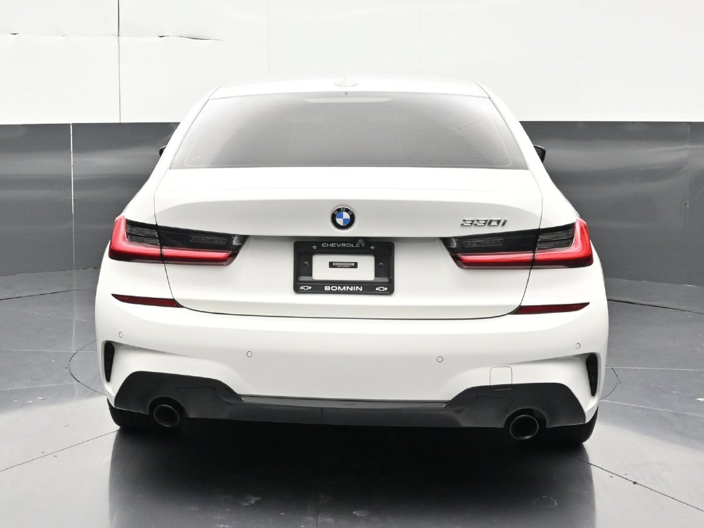 Used 2021 BMW 330i Sedan w/ M Sport Package RWD image 4