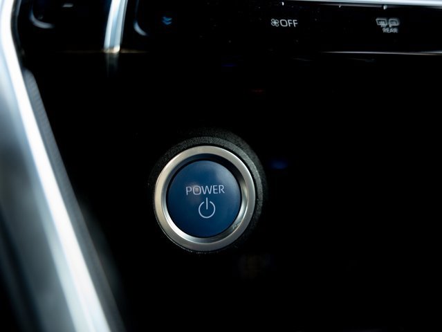 Used 2022 Toyota Venza XLE image 17