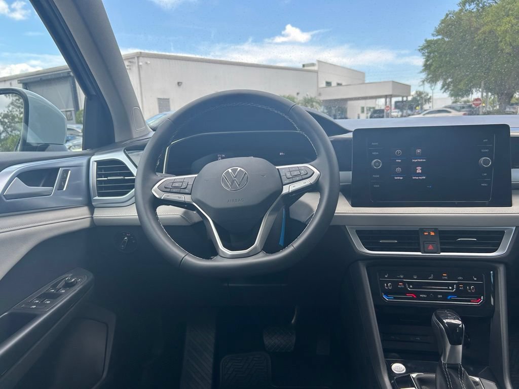 New 2026 Volkswagen Taos SE FWD image 46