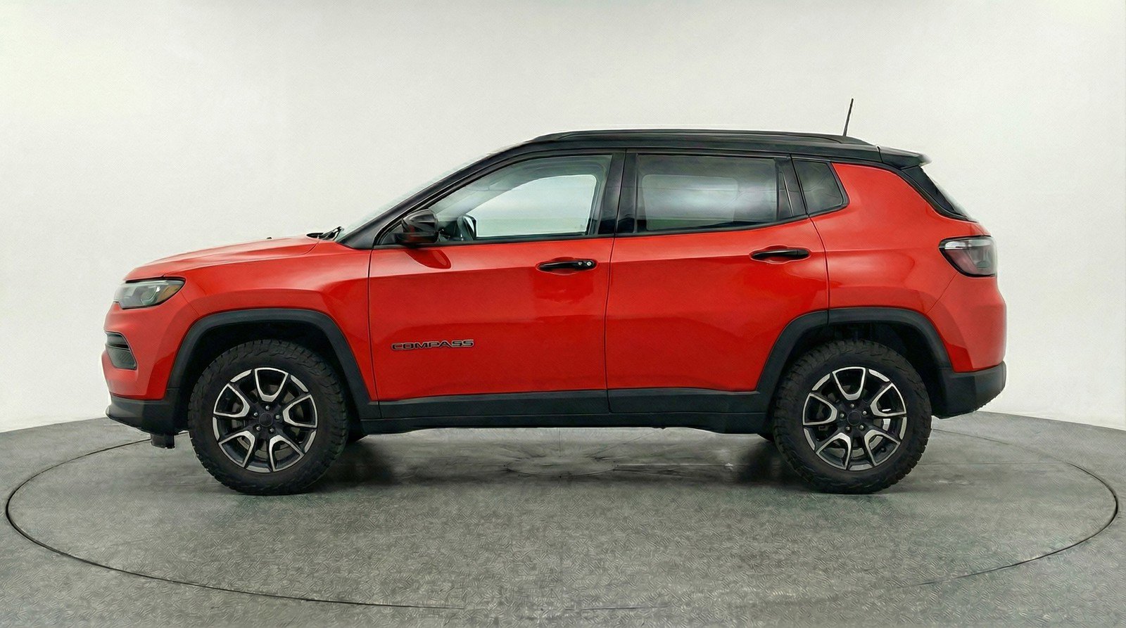 Used 2025 Jeep Compass Trailhawk image 5