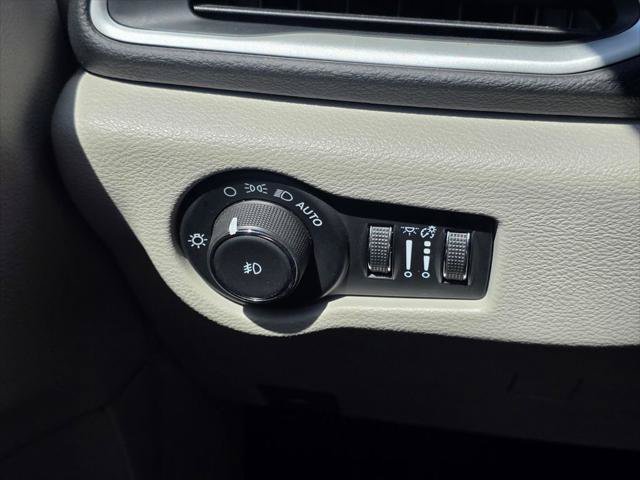 Certified 2024 Chrysler Pacifica Touring-L FWD image 32