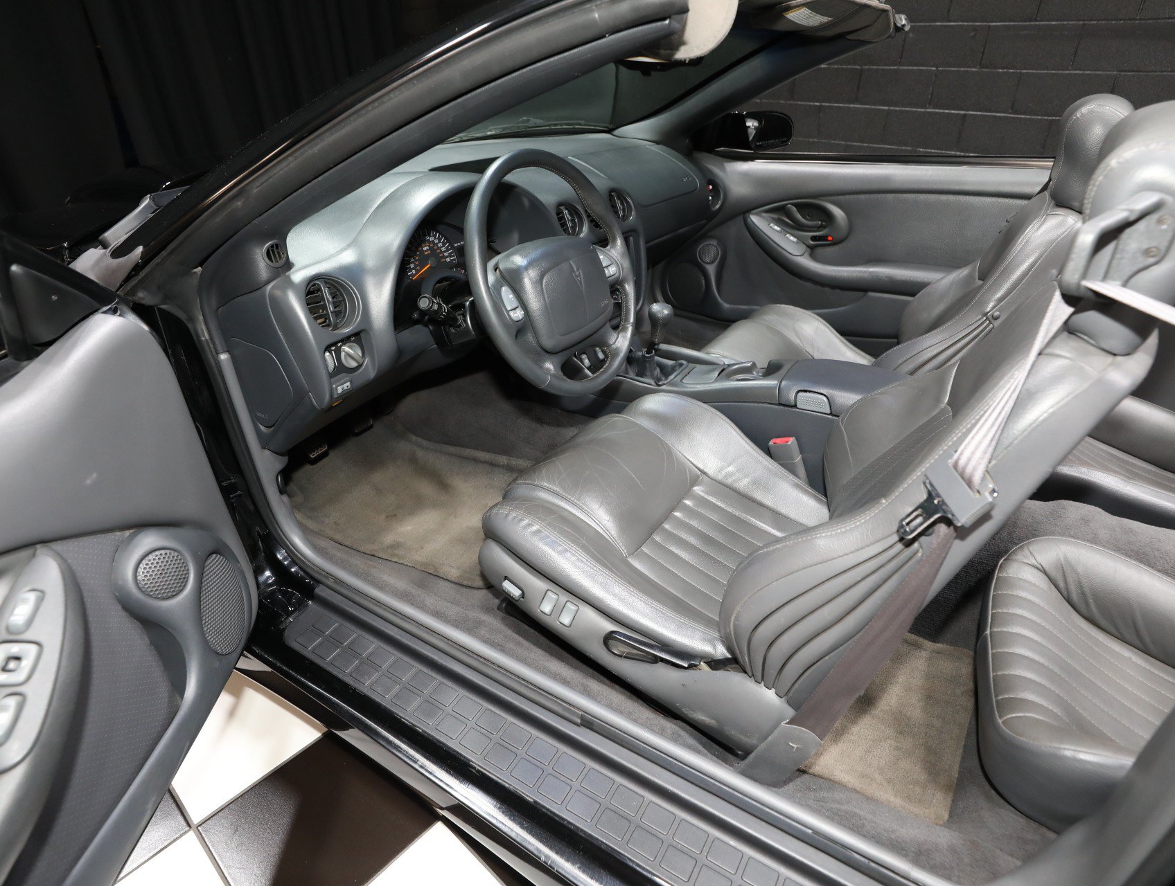 Used 1999 Pontiac Firebird Trans Am RWD image 3