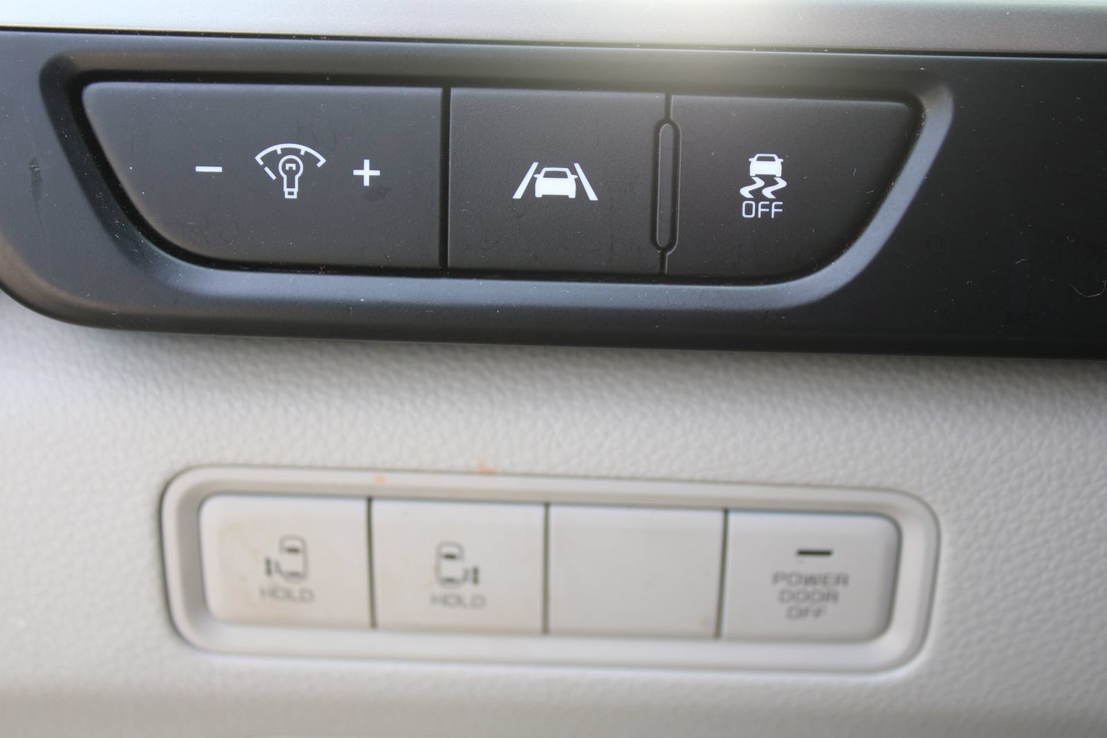 Used 2024 Kia Carnival LX FWD image 30