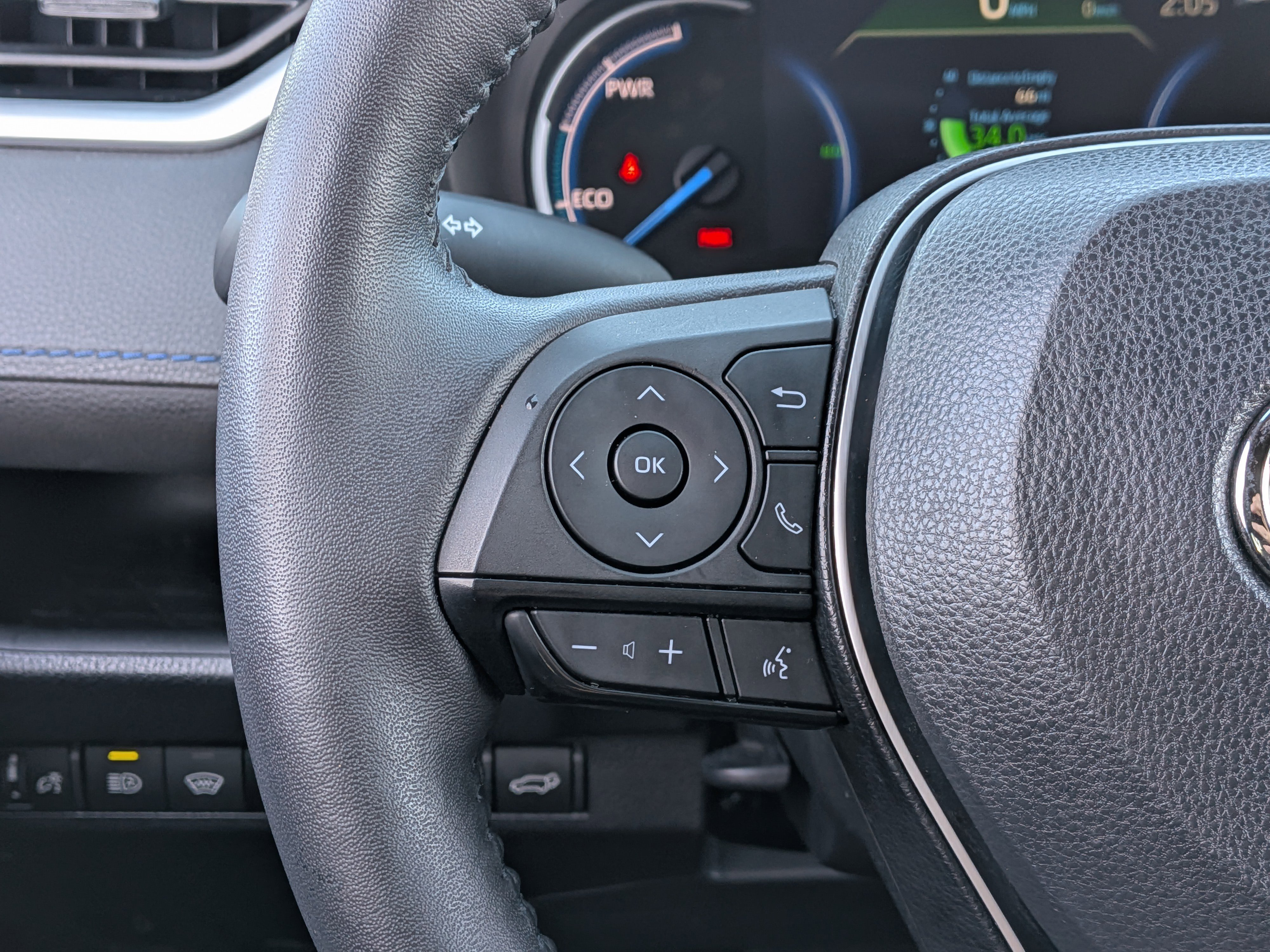 Used 2023 Toyota RAV4 SE image 34