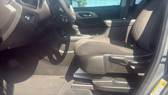 Used 2021 Chevrolet Traverse LS FWD image 13