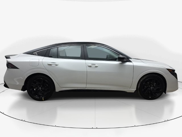 New 2027 Nissan Sentra SR w/ SR Premium Package FWD image 5