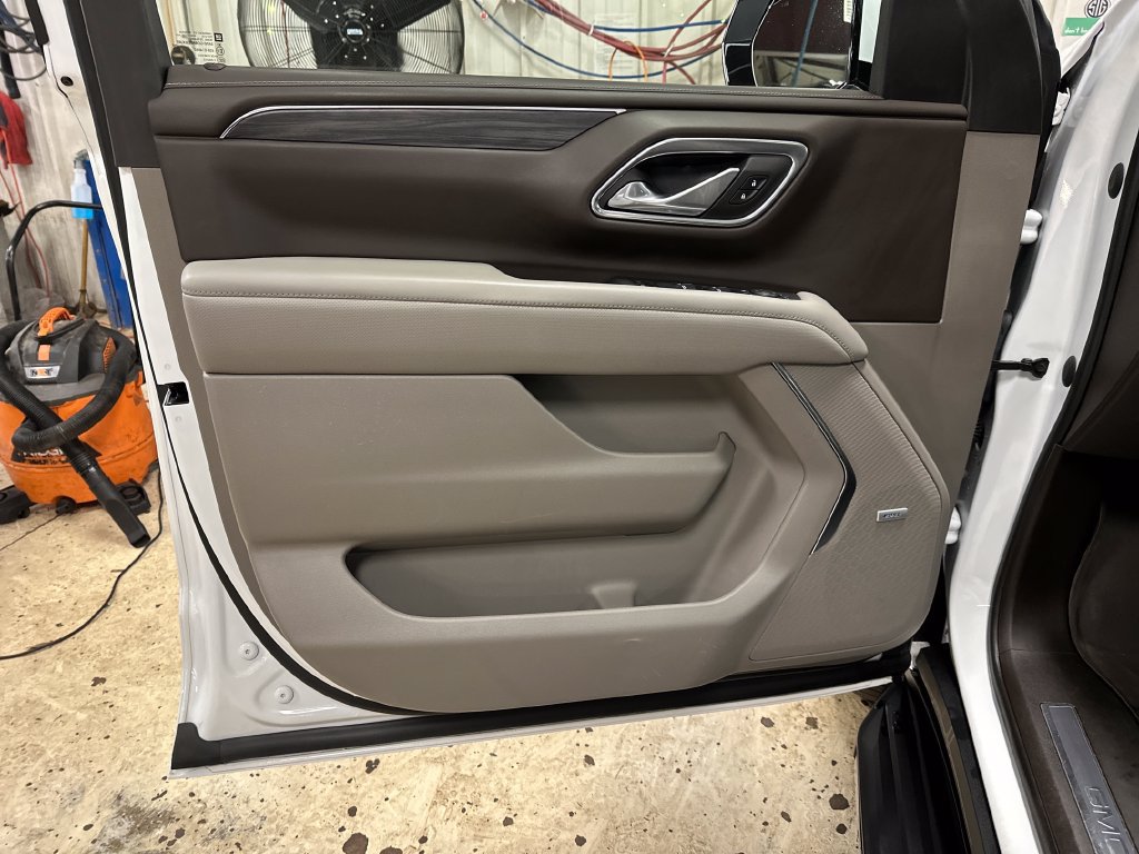 Used 2023 GMC Yukon SLT w/ SLT Premium Package AWD/4WD image 15