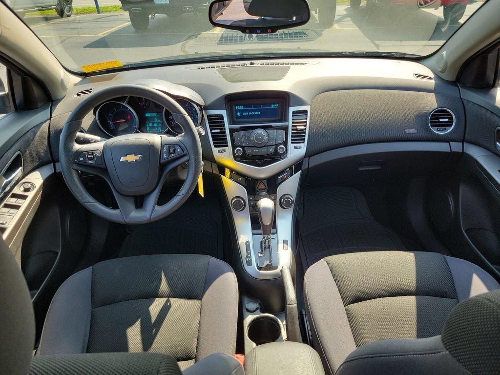 Used 2015 Chevrolet Cruze LT FWD image 12