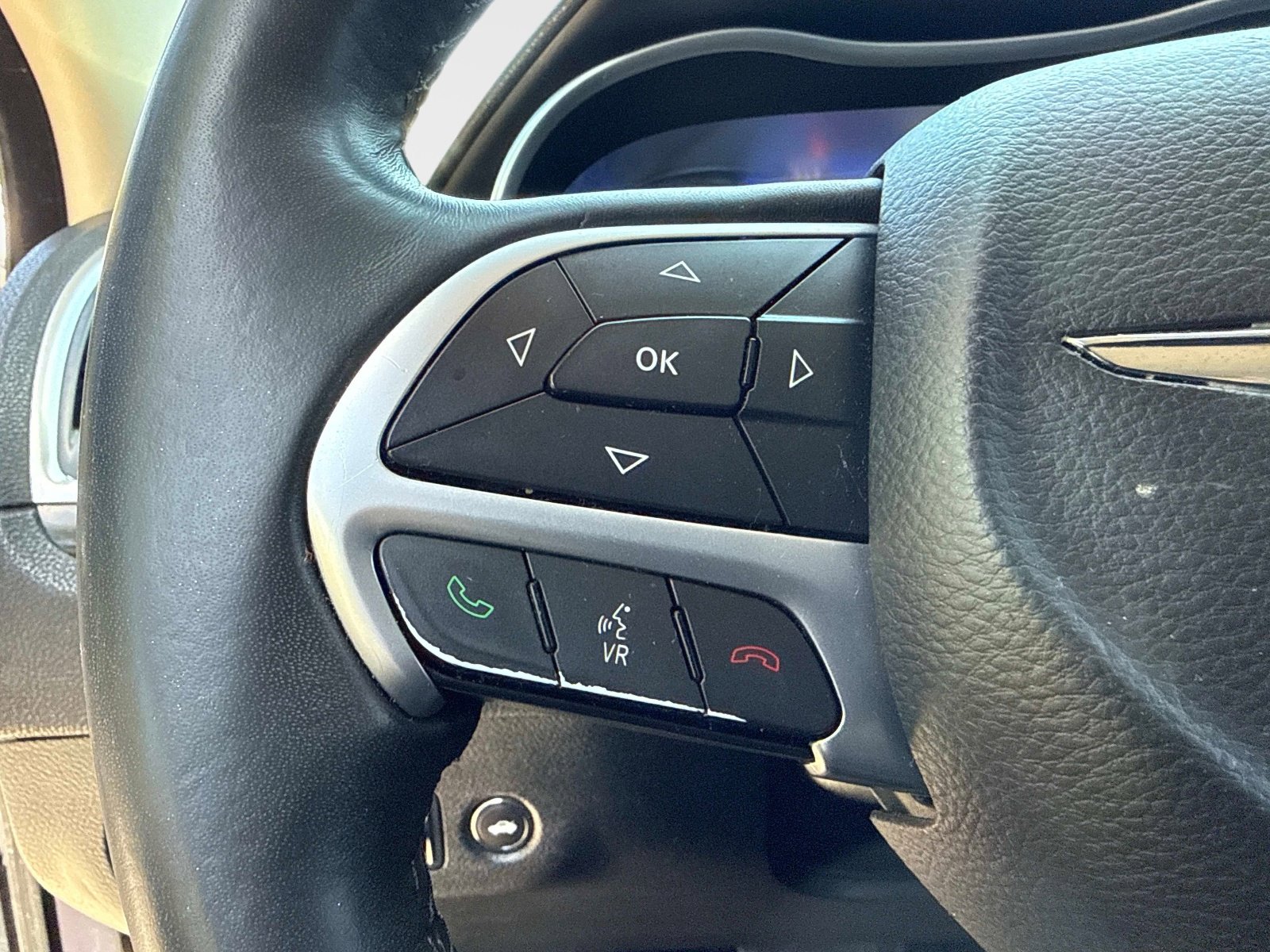 Used 2015 Chrysler 300 Limited w/ Driver Convenience Group image 27