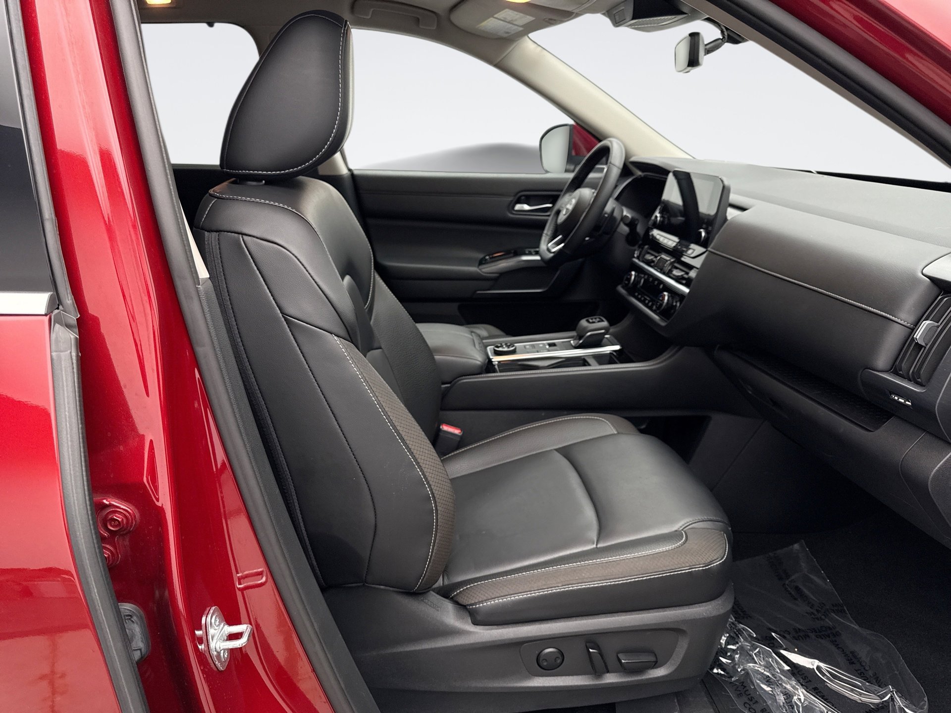 Used 2023 Nissan Pathfinder SL image 18