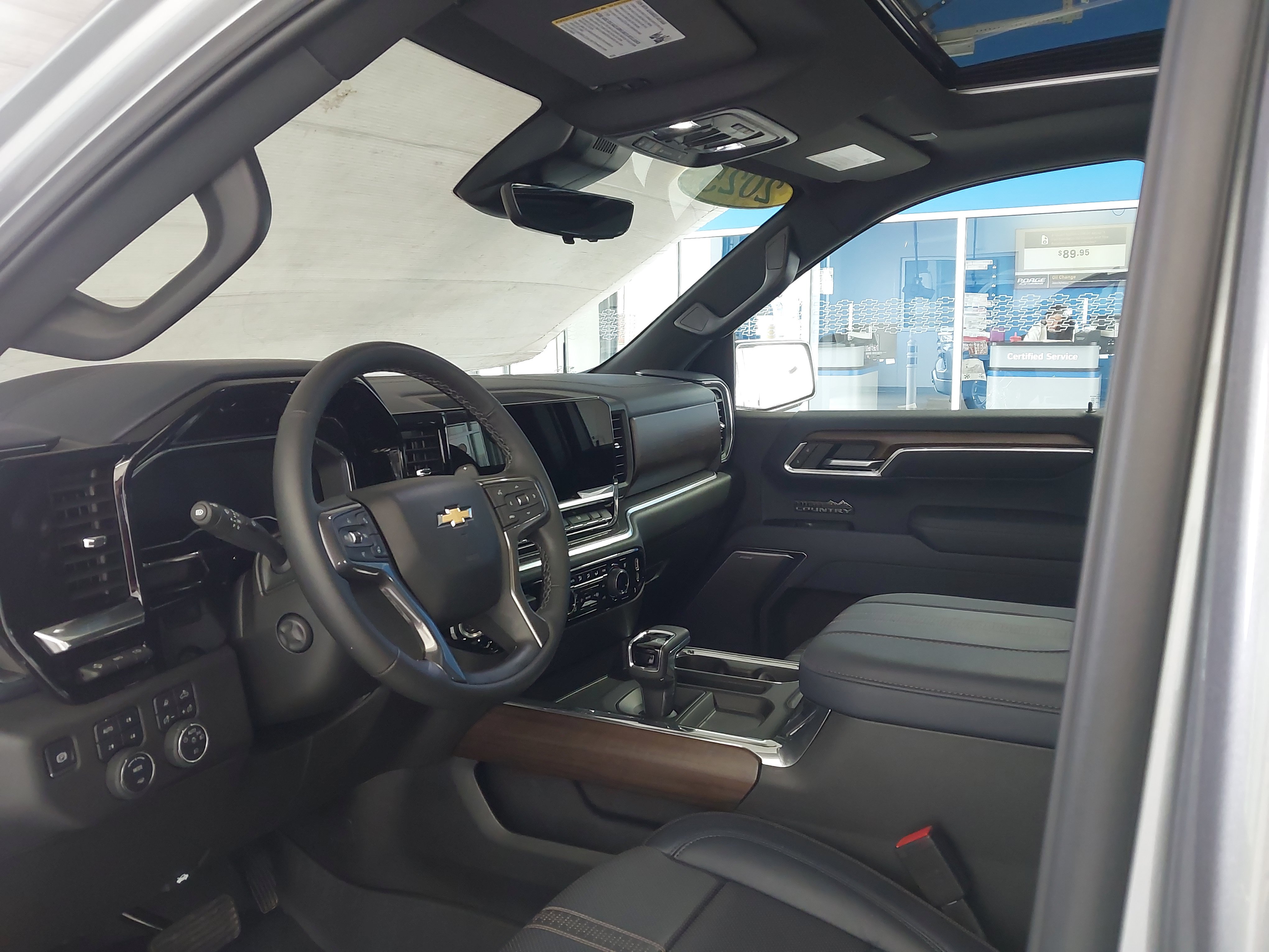 Used 2025 Chevrolet Silverado 1500 High Country w/ High Country Premium Package AWD/4WD image 2