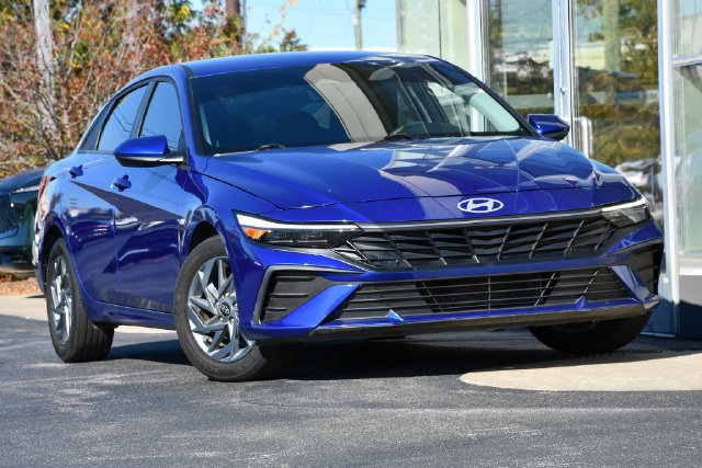 Used 2024 Hyundai Elantra SEL FWD image 5