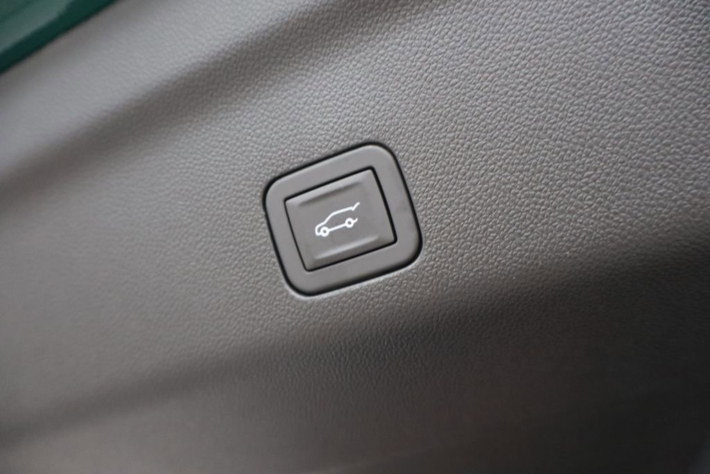 New 2026 Chevrolet Suburban LT image 36