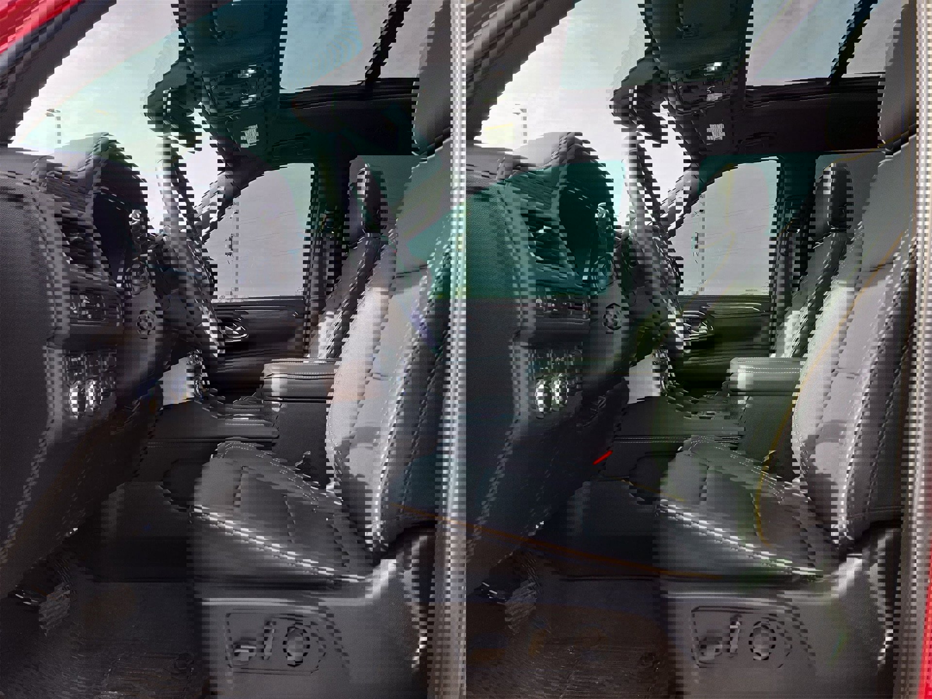 Used 2023 GMC Yukon SLT w/ SLT Premium Package image 16