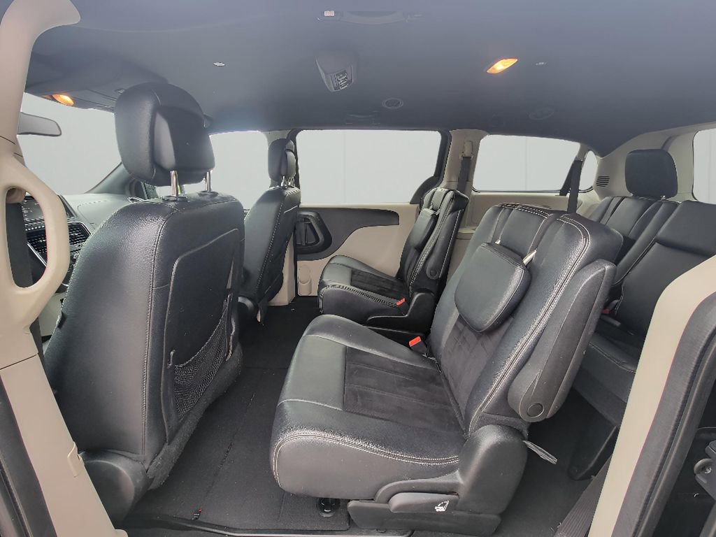 Used 2018 Dodge Grand Caravan SXT image 24