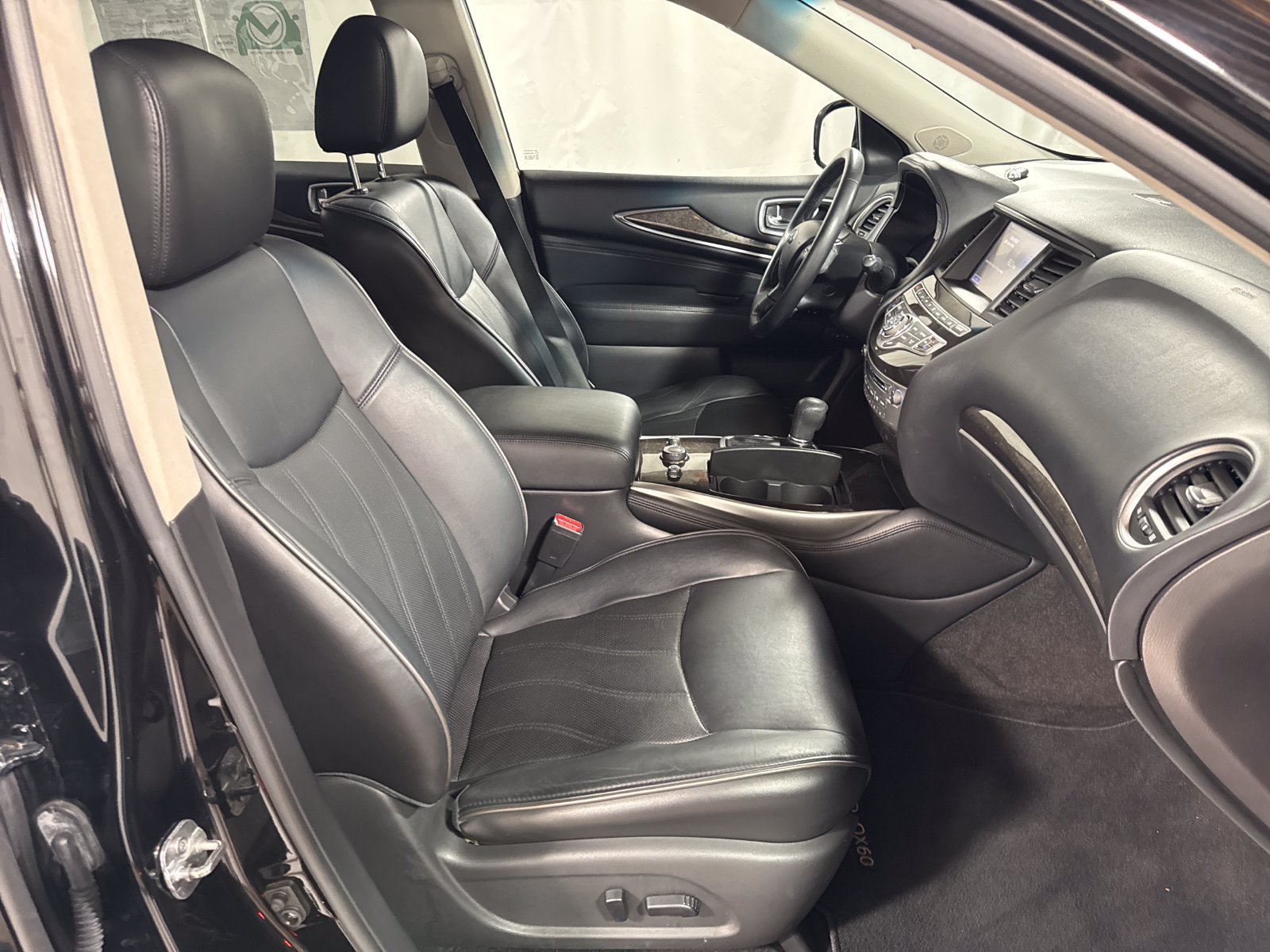 Used 2015 INFINITI QX60 Luxe w/ Premium Plus Package AWD/4WD image 25