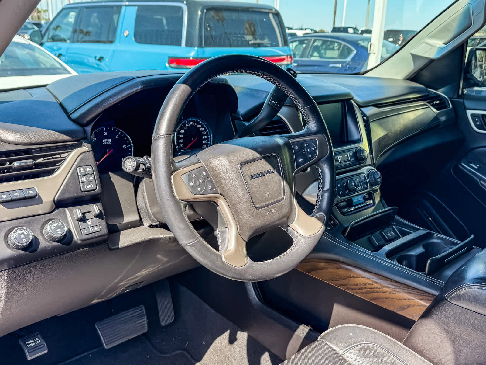 Used 2019 GMC Yukon Denali w/ Denali Ultimate Package AWD/4WD image 9