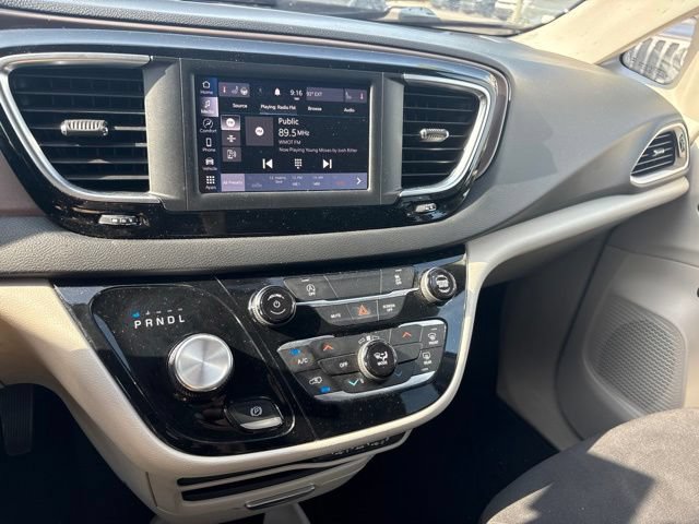 Used 2023 Chrysler Voyager LX FWD image 18