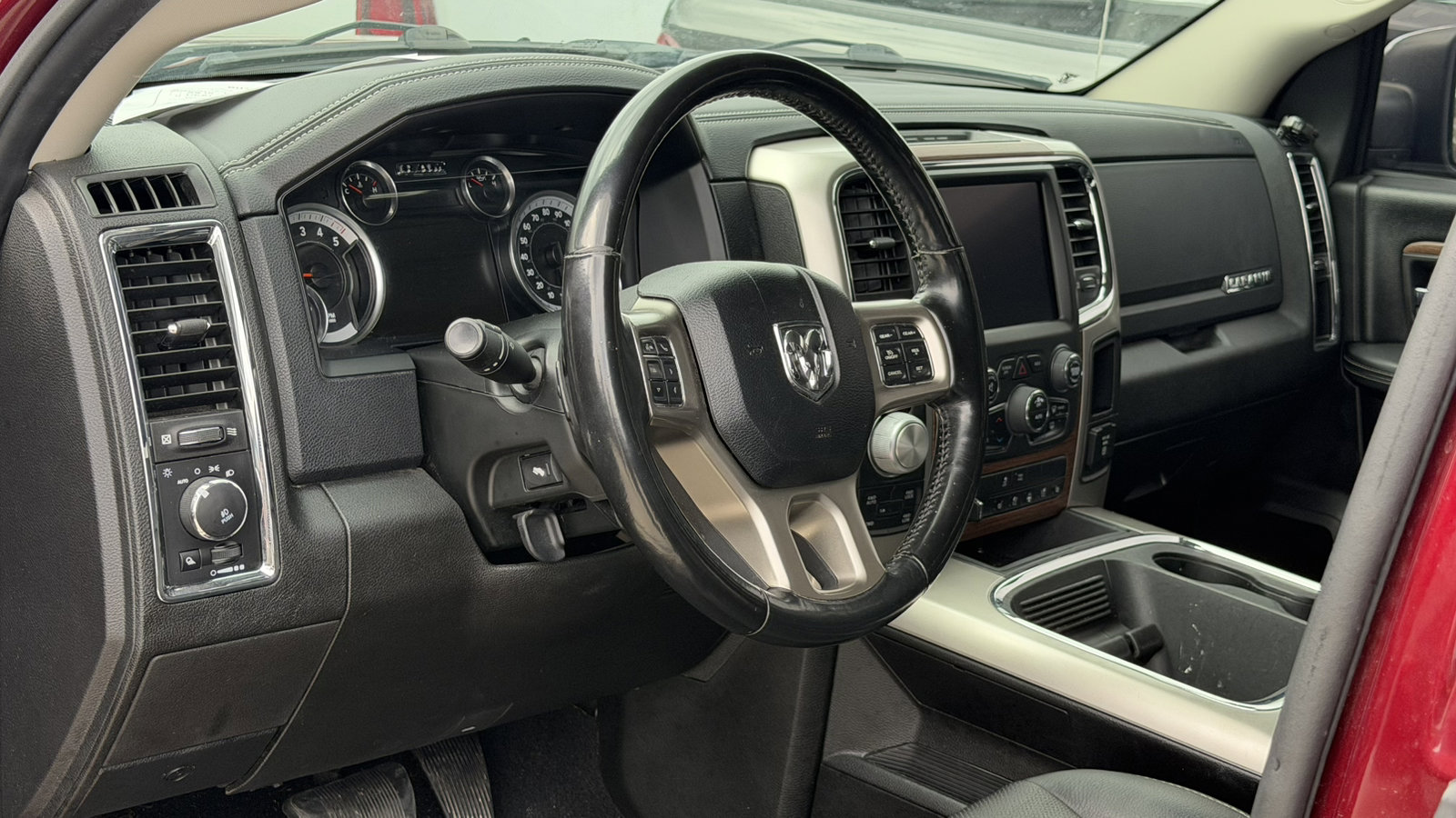 Used 2019 RAM 1500 Laramie w/ Convenience Group AWD/4WD image 13