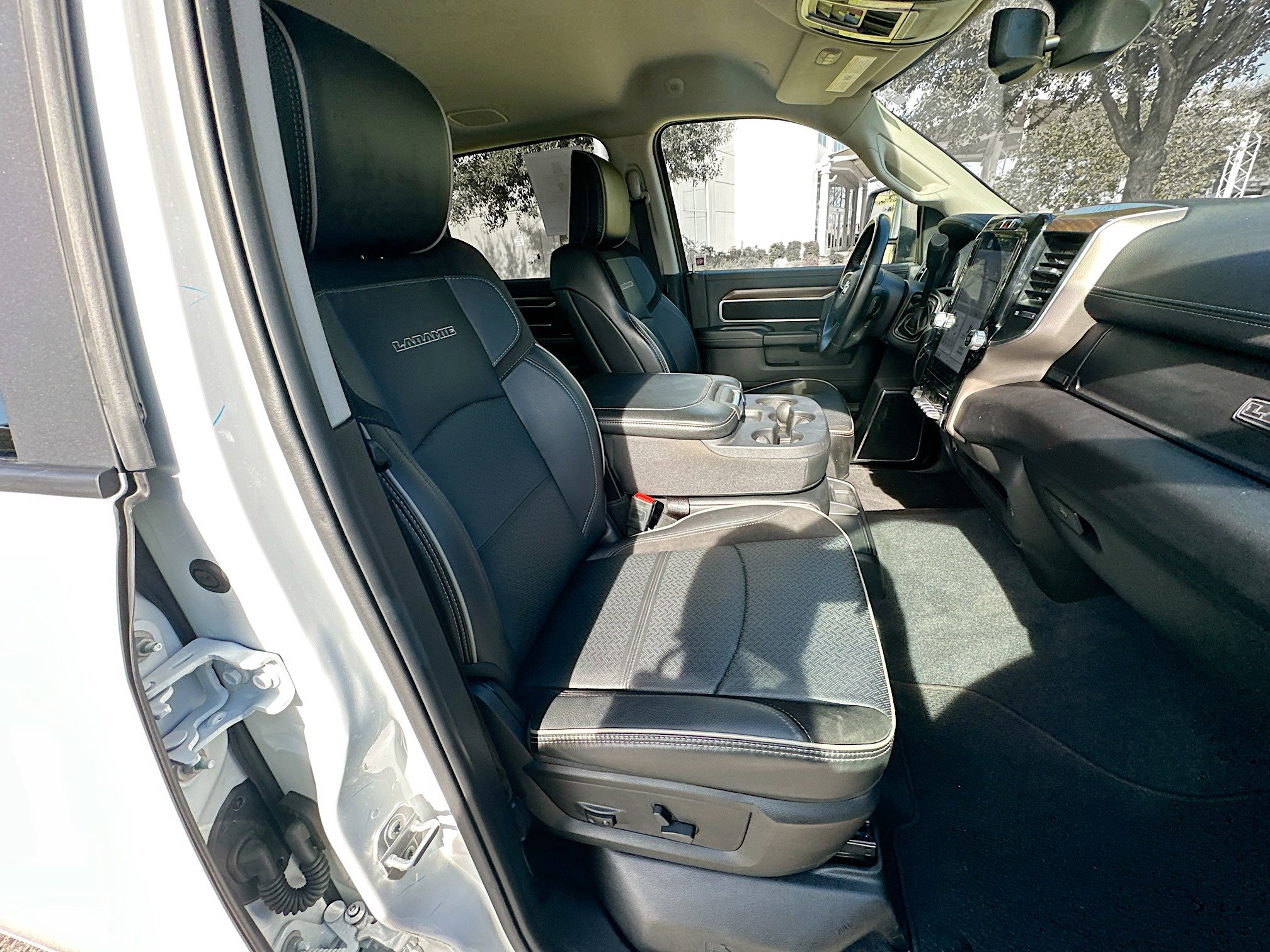 Used 2024 RAM 2500 Laramie image 30