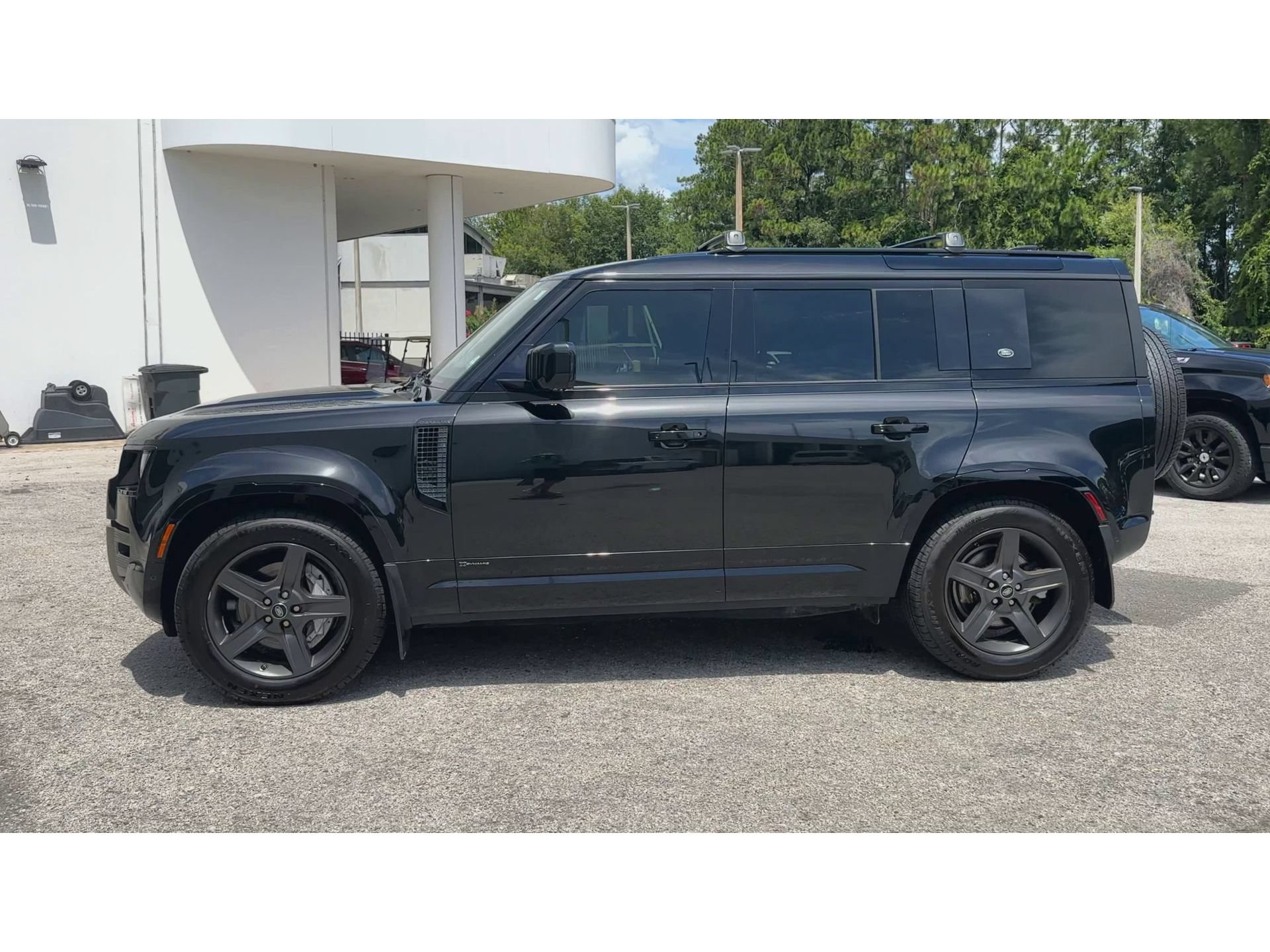 Used 2021 Land Rover Defender 110 X-Dynamic SE AWD/4WD image 5
