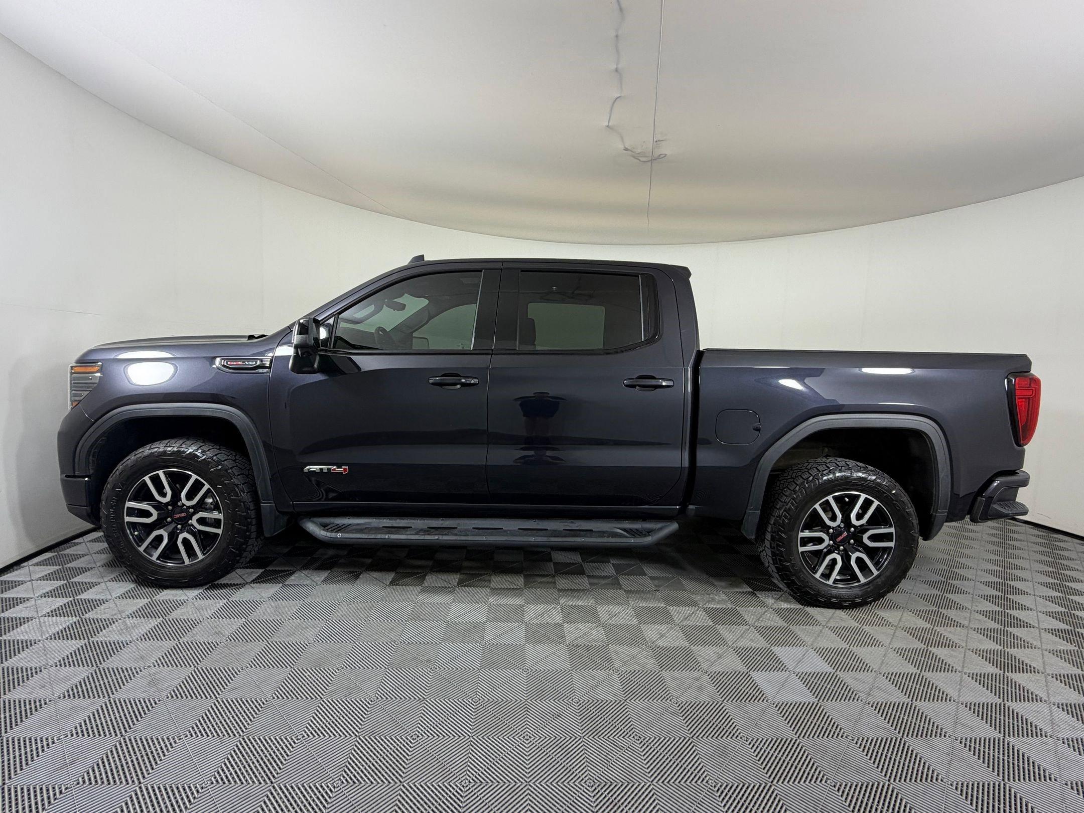Used 2022 GMC Sierra 1500 AT4 w/ AT4 Premium Package AWD/4WD image 2