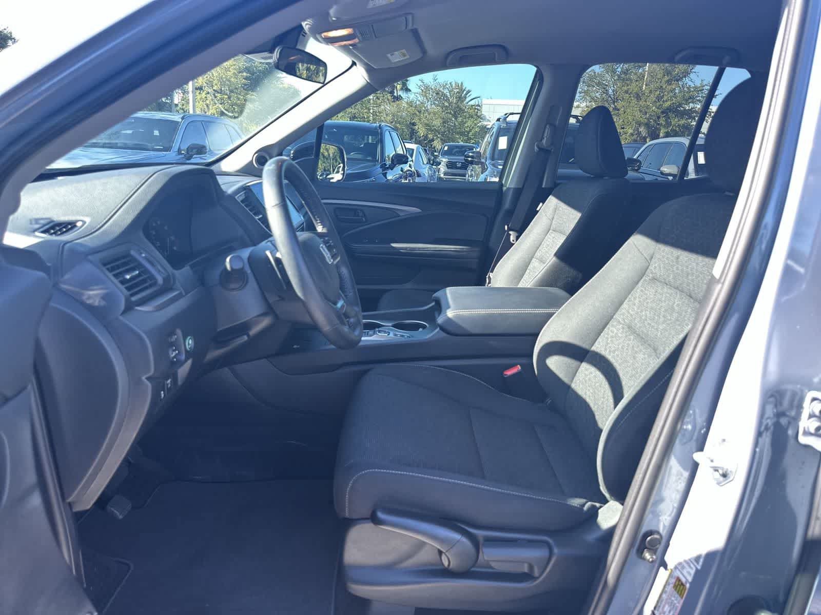 Used 2025 Honda Ridgeline Sport image 13