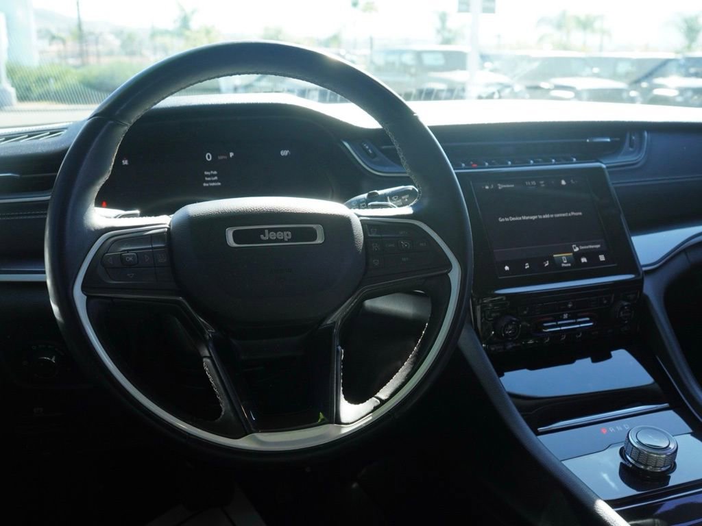 Used 2022 Jeep Grand Cherokee Laredo w/ Luxury Tech Group I image 27