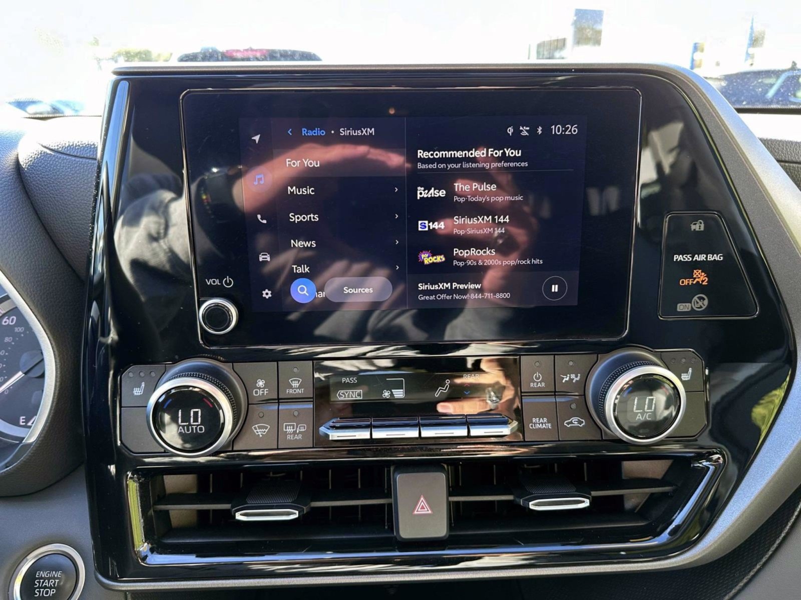Used 2024 Toyota Highlander XLE AWD/4WD image 21